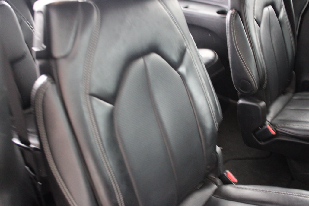 Used 2025 Chrysler Pacifica Select FWD image 26