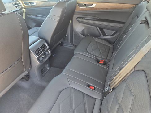 New 2026 Volkswagen Atlas SE image 18