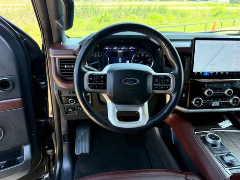 Used 2024 Ford Expedition Max Limited AWD/4WD image 12