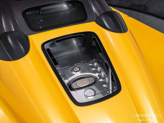Used 2024 Pagani Utopia RWD image 36