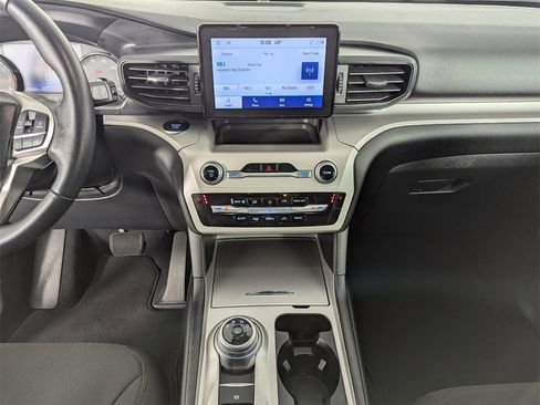Used 2024 Ford Explorer XLT image 25