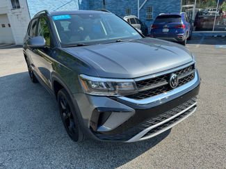 Certified 2023 Volkswagen Taos SE image 1