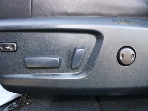 Used 2014 Toyota Tundra Platinum image 17