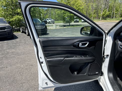 Used 2022 Jeep Compass High Altitude AWD/4WD image 13