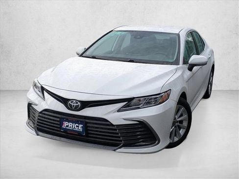 Used 2022 Toyota Camry LE image 1