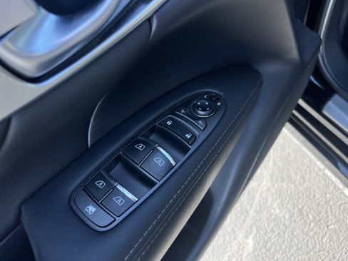 Used 2017 INFINITI Q70 L 3.7 w/ Deluxe Touring Package RWD image 15