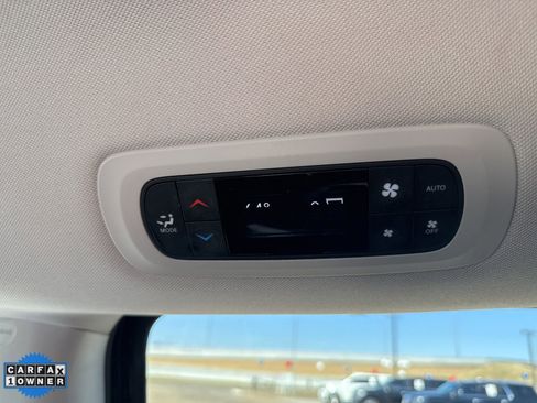 Used 2024 Chrysler Pacifica Touring-L image 27