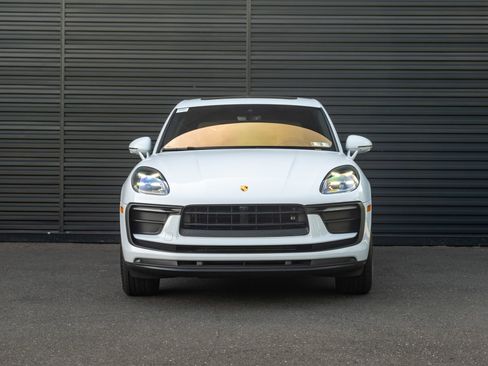 Certified 2022 Porsche Macan AWD/4WD image 11