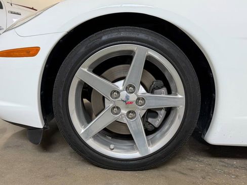 Used 2005 Chevrolet Corvette Coupe w/ Preferred Equipment Group RWD image 11