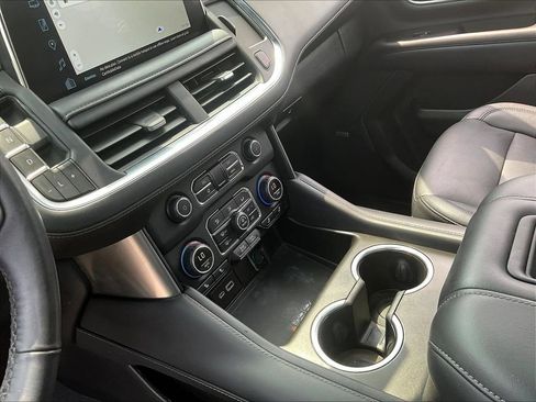 Used 2022 Chevrolet Tahoe Z71 w/ Luxury Package AWD/4WD image 19