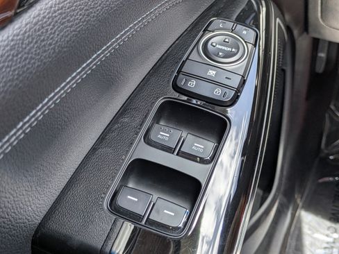 Used 2017 Kia Cadenza Premium FWD image 20
