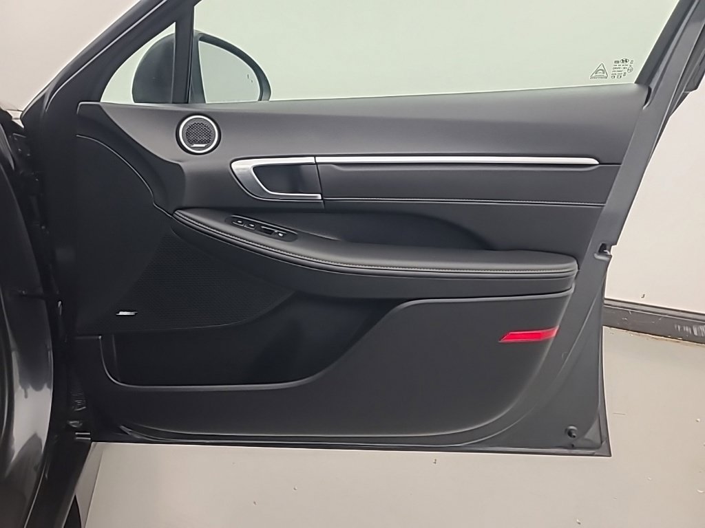Used 2023 Hyundai Sonata Limited FWD image 12