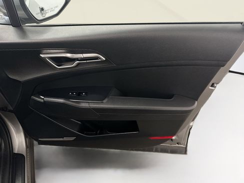 Used 2025 Kia Sportage LX image 32