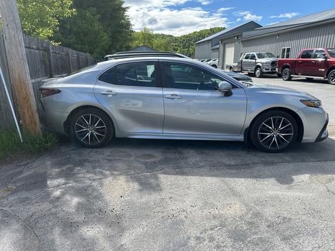 Used 2023 Toyota Camry SE FWD image 3