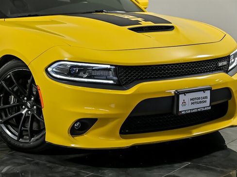 Used 2017 Dodge Charger R/T RWD image 2