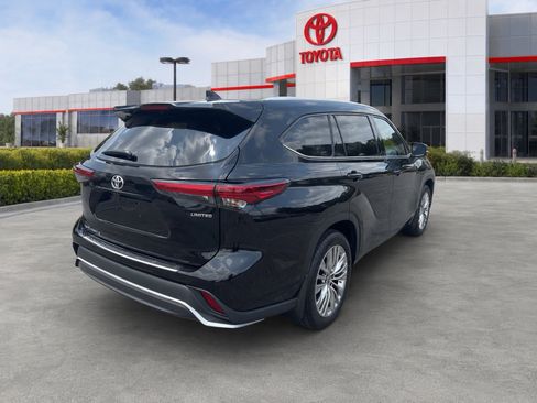 Used 2025 Toyota Highlander Platinum AWD/4WD image 7