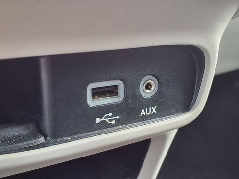 Used 2020 Chrysler Pacifica Touring-L FWD image 26