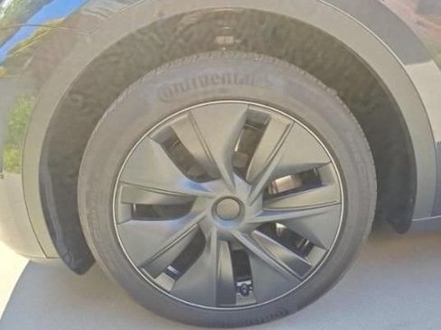 Used 2024 Tesla Model Y Long Range AWD/4WD image 6