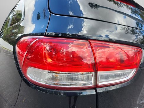 Used 2017 Kia Sorento LX w/ LX Convenience Package image 27