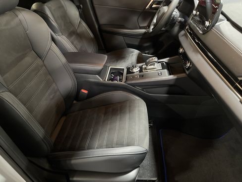 Used 2025 Mitsubishi Outlander SE image 15