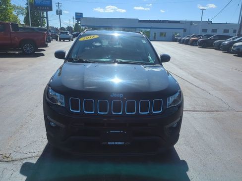 Used 2019 Jeep Compass Latitude w/ Popular Equipment Group AWD/4WD image 3