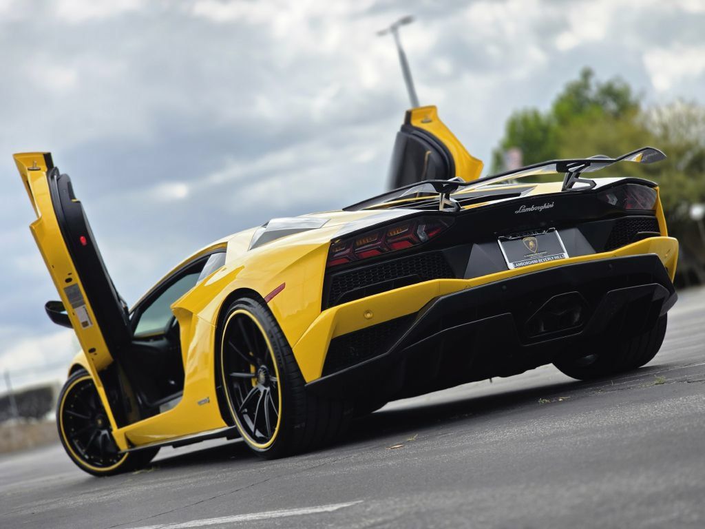 Used 2018 Lamborghini Aventador S AWD/4WD image 2