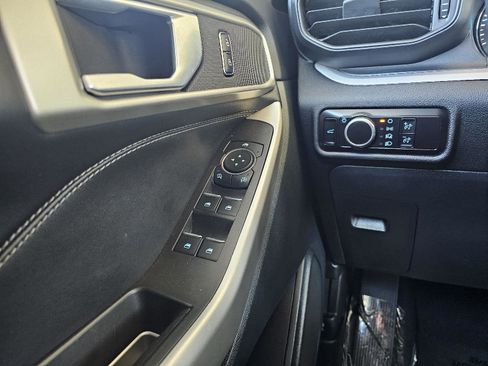 Used 2023 Ford Explorer XLT AWD/4WD image 24