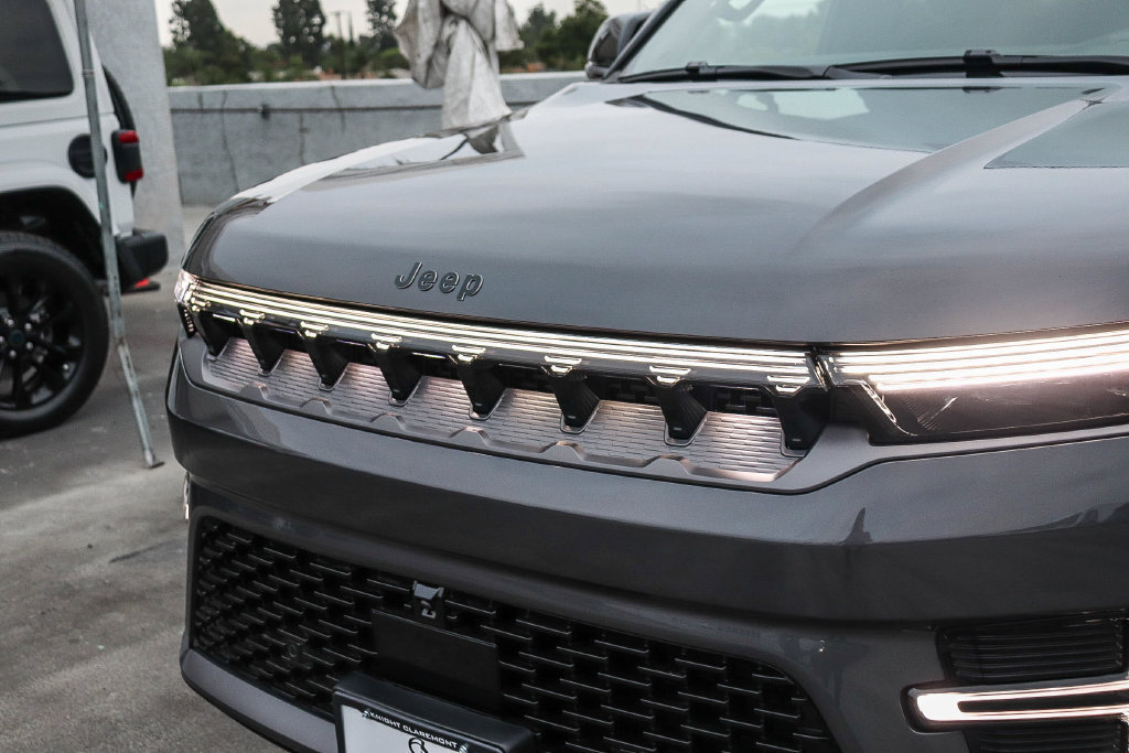 New 2026 Jeep Grand Wagoneer L Summit AWD/4WD image 6