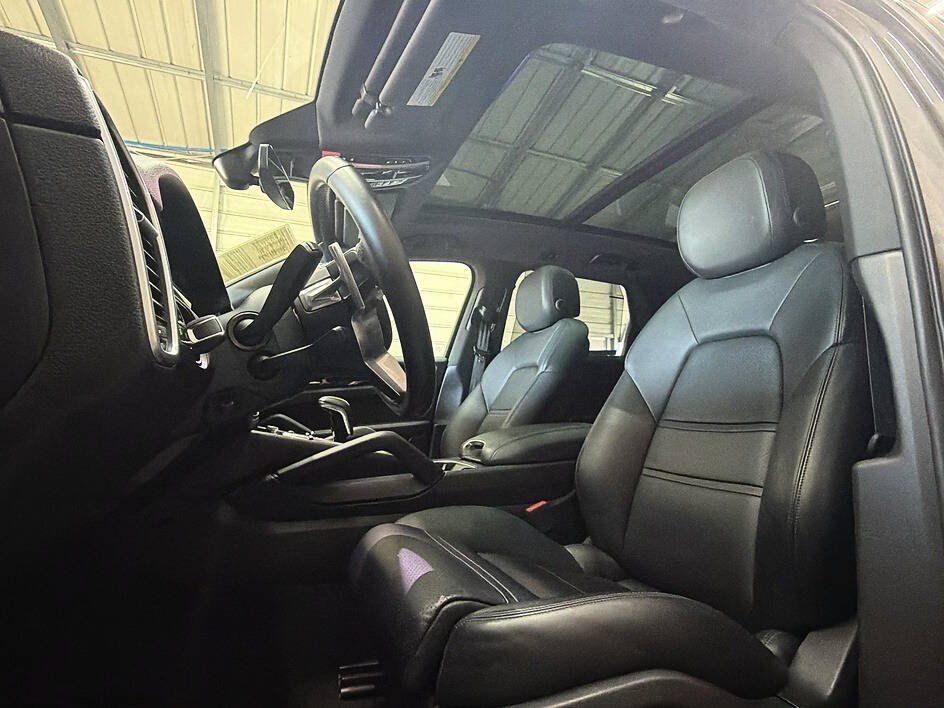 Used 2019 Porsche Cayenne AWD/4WD image 5