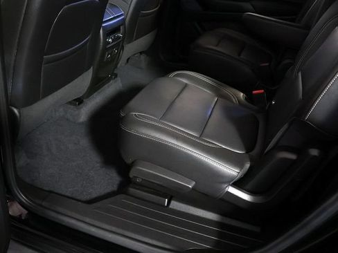 Used 2023 Chevrolet Traverse LT w/ LT Premium Package FWD image 31