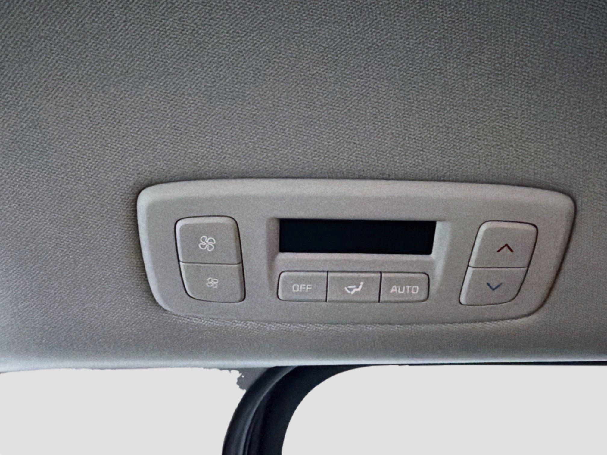 Used 2025 Kia Carnival FWD image 26