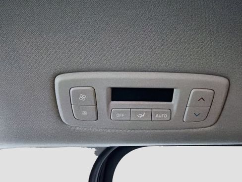 Used 2025 Kia Carnival FWD image 26