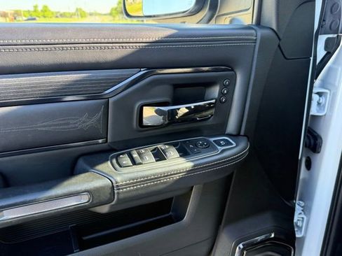 Used 2022 RAM 3500 Limited AWD/4WD image 32