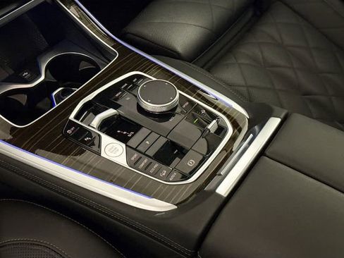 Used 2024 BMW X7 xDrive40i w/ Premium Package image 30