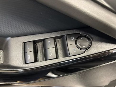 Used 2026 Chevrolet Equinox LT FWD image 33