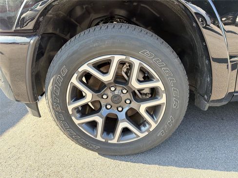 Used 2025 RAM 1500 Laramie AWD/4WD image 7