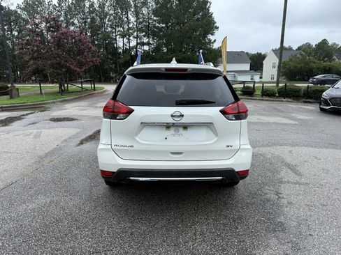 Used 2018 Nissan Rogue SV w/ Premium Package FWD image 6