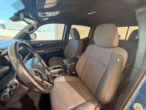 Used 2018 Toyota Tacoma TRD Off-Road image 17