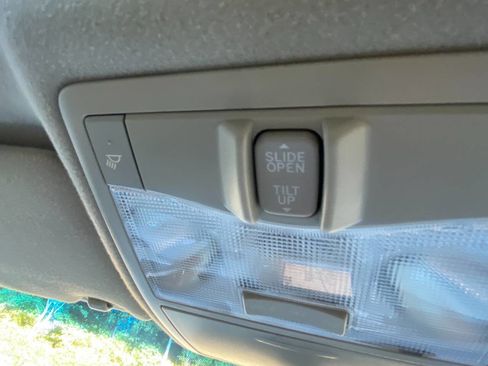 Used 2012 Toyota Avalon Limited FWD image 37