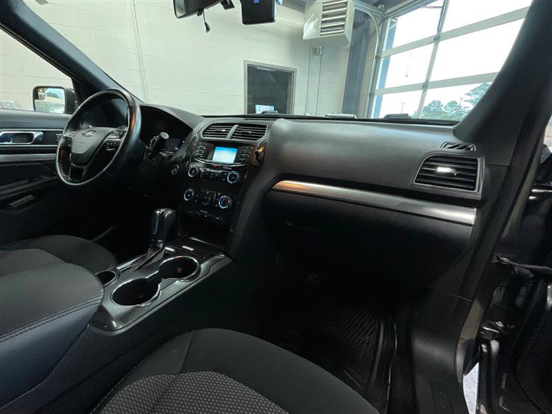 Used 2018 Ford Explorer XLT w/ Class II Trailer Tow Package FWD image 32