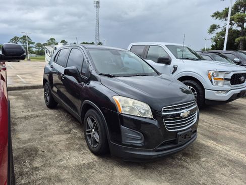 Used 2016 Chevrolet Trax LS w/ LPO, Cargo Package FWD image 2