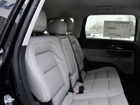 New 2026 Lincoln Nautilus Premier AWD/4WD image 17