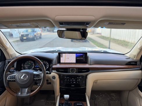 Used 2016 Lexus LX 570 4WD w/ Luxury Package image 31