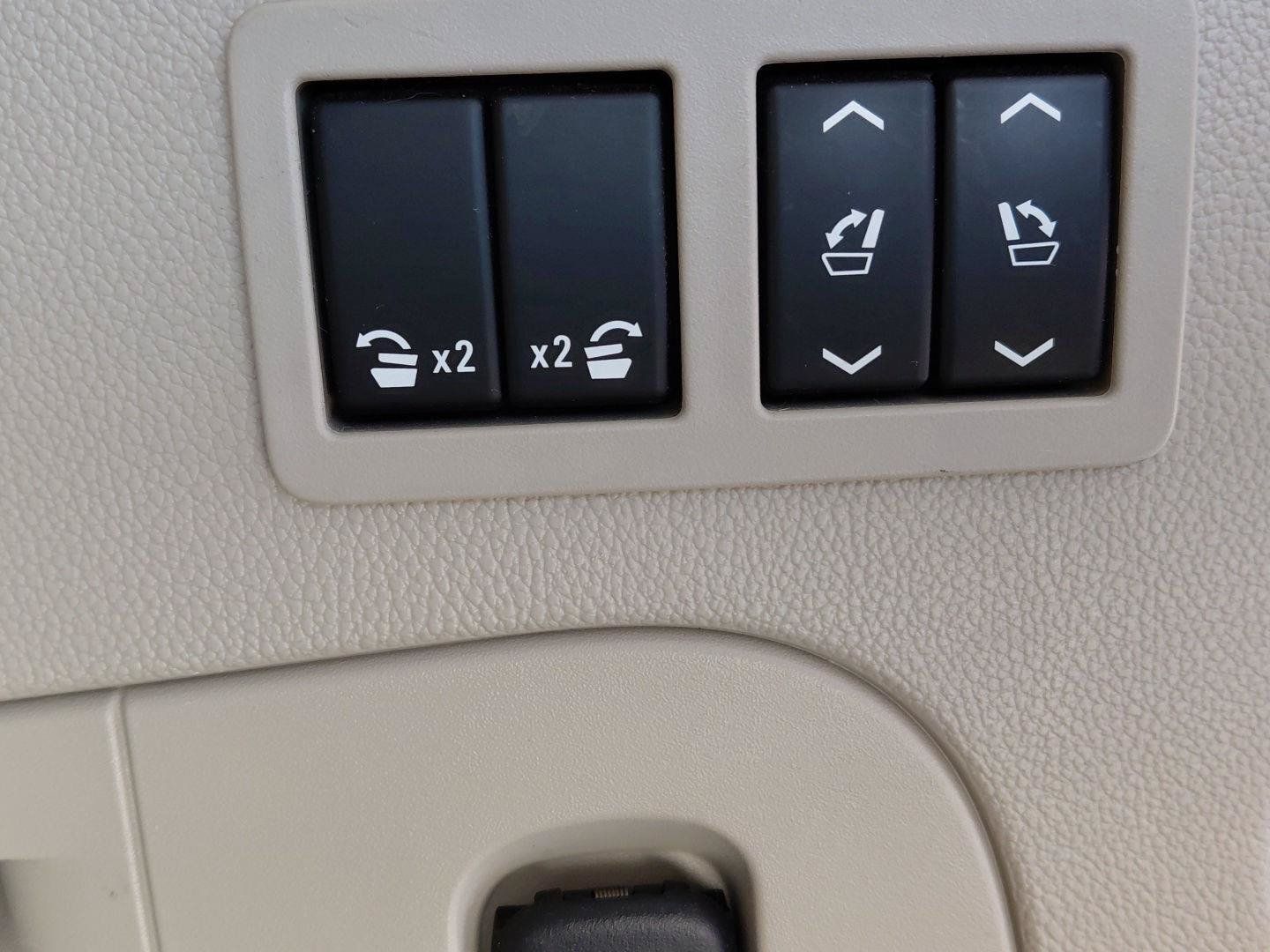 Used 2015 Cadillac Escalade Luxury AWD/4WD image 24