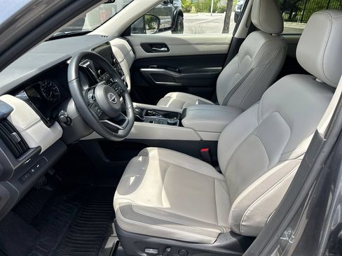 Used 2023 Nissan Pathfinder SL AWD/4WD image 21