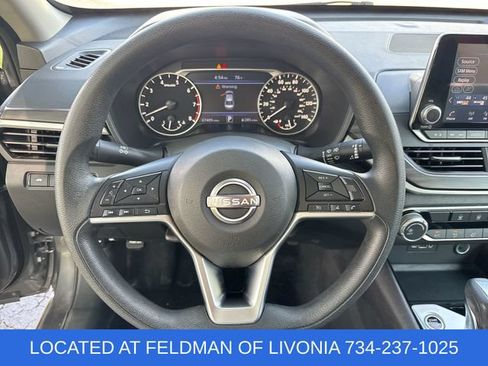 Used 2024 Nissan Altima 2.5 SV FWD image 11