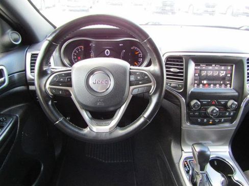 Used 2021 Jeep Grand Cherokee Laredo image 9