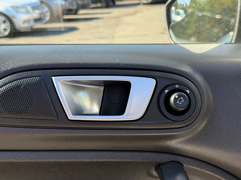 Used 2015 Ford Fiesta SE image 16