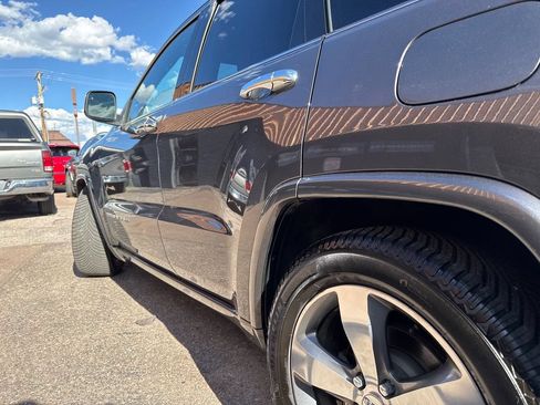 Used 2014 Jeep Grand Cherokee Overland w/ Advanced Technology Group AWD/4WD image 49