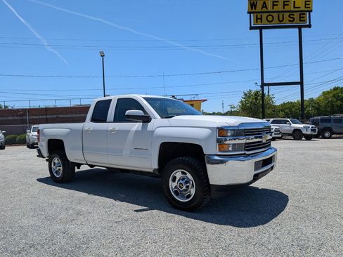Used 2015 Chevrolet Silverado 2500 LT AWD/4WD image 3